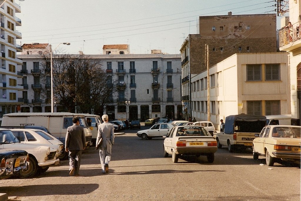 PLACE HOCHE.jpg